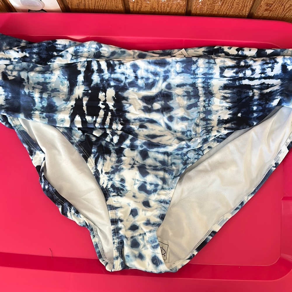 TIME AND TRU BLUE/WHITE TIE DYE SWIM BOTTOM: NWT: SZ 3X